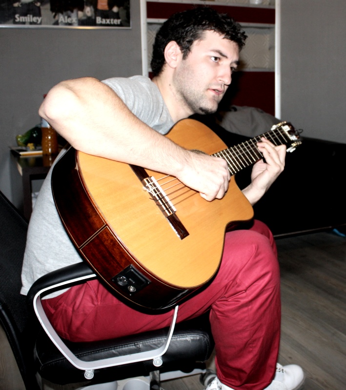 In liceu, cucerea fetele cu chitara