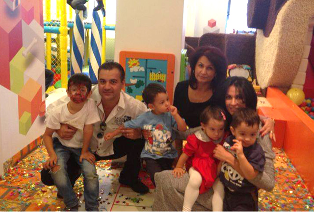 Mama Nicoletei Luciu are grija de cei patru copii ai fiicei sale