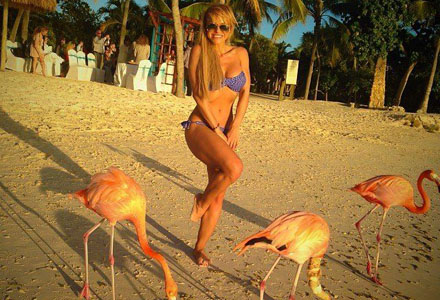 Cantareata a purtat acelasi costum intreaga vara a anului 2013