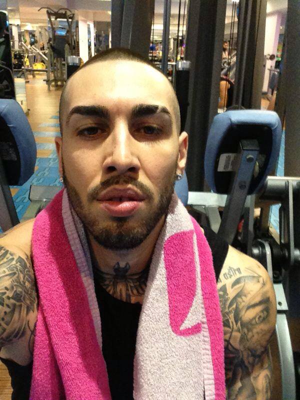 Velea s-a infuriat rau cand a vazut ca Axinte nu are de gand sa ii dea onorariul, pentru spectacole