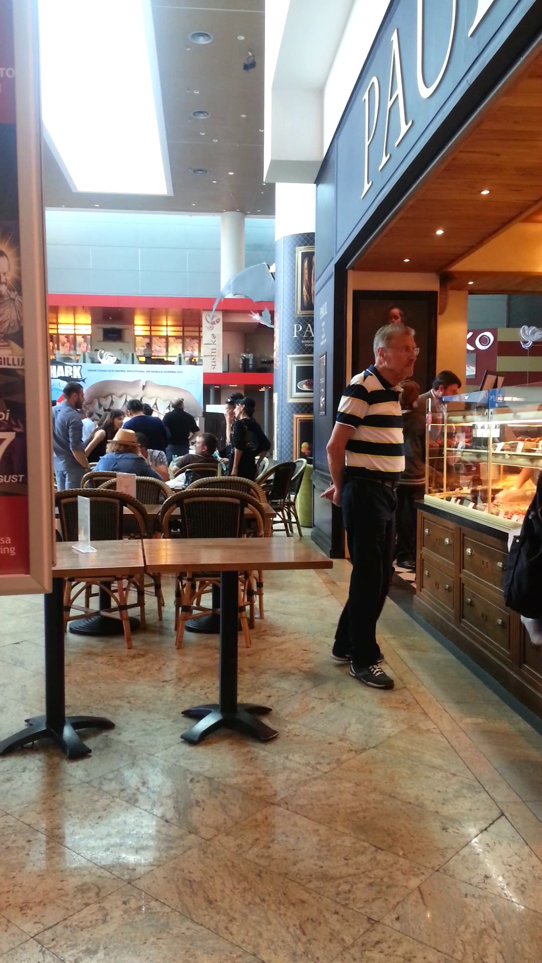 Fostul presedinte a poftit la preparate de patiserie