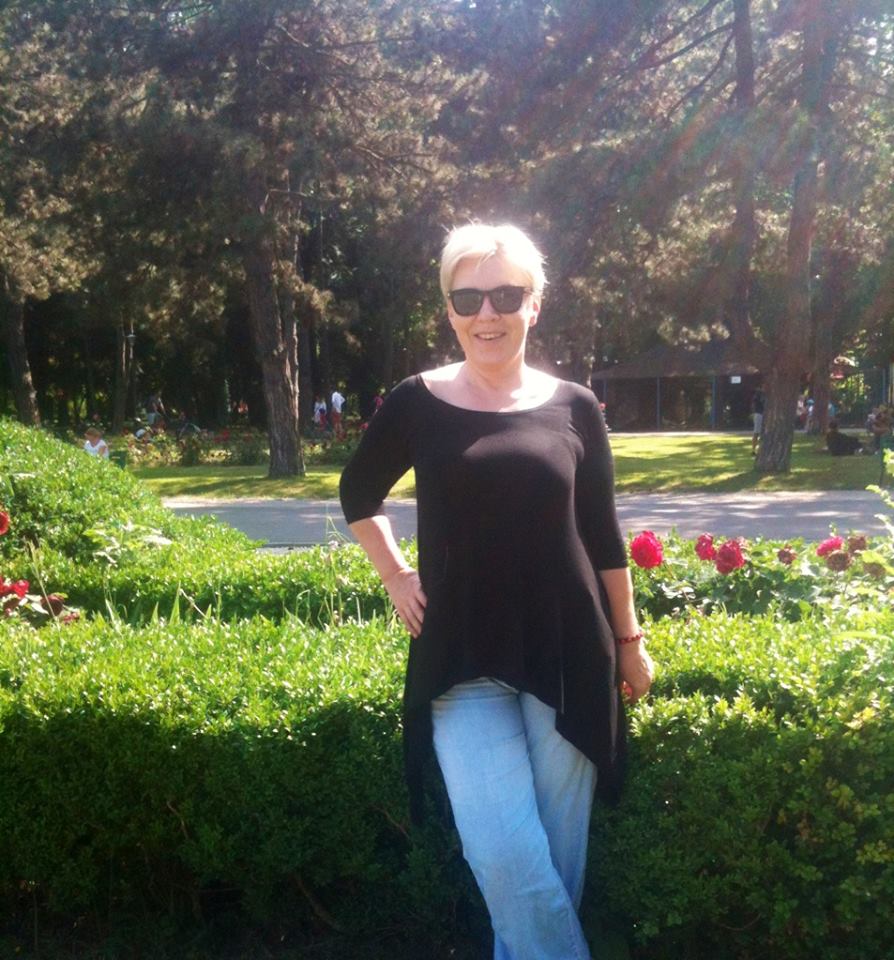 Silvia incearca mereu sa mascheze kilogramele in plus cu tot felul de haine largi