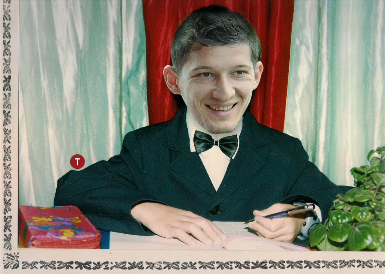 Ajuns la varsta de 28 de ani, Nila tocmai s-a inscris in clasa a X-a