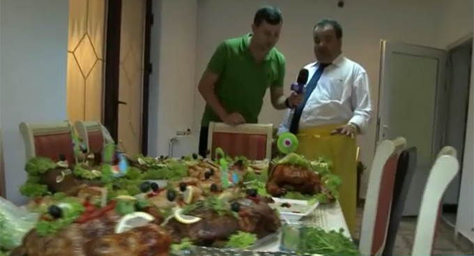 Regele Cioaba l-a asteptat pe Maruta cu o masa plina de bucate alese