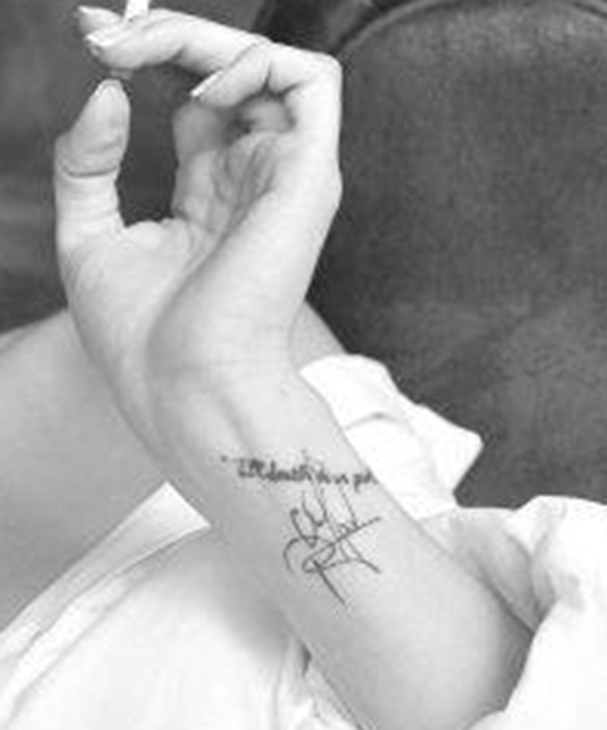 Cantareata il va purta pentru totdeauna pe sotul ei cu ea