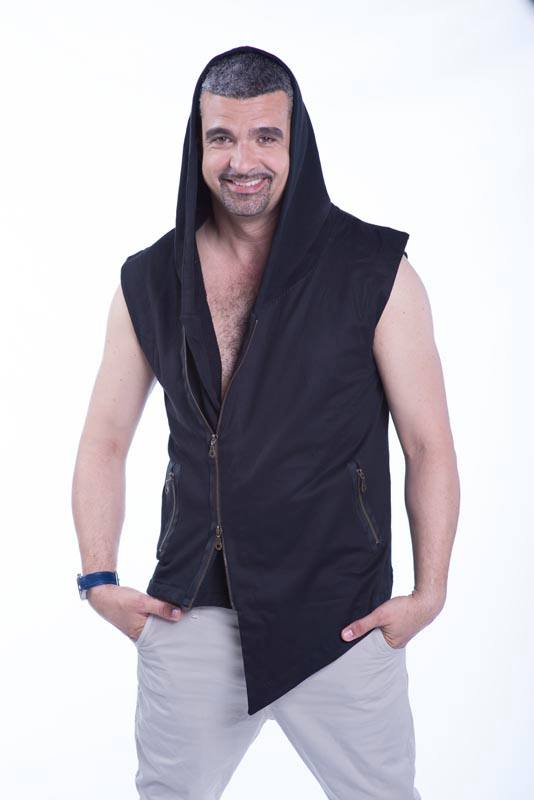 La cei 42 de ani, Aurelian Temisan se poarta asemeni unui tanar mereu in pas cu moda