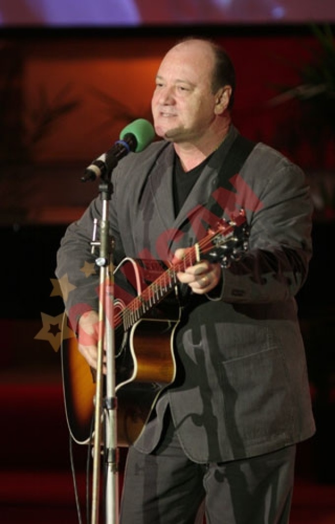 Nicu Alifantis este foc si para pe compania de cablu si internet, dar si pe administratia cartierului rezidential in care sta