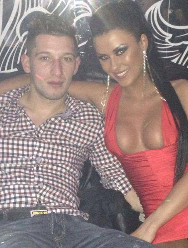 Daniela si-a trimis iubitul la scoala