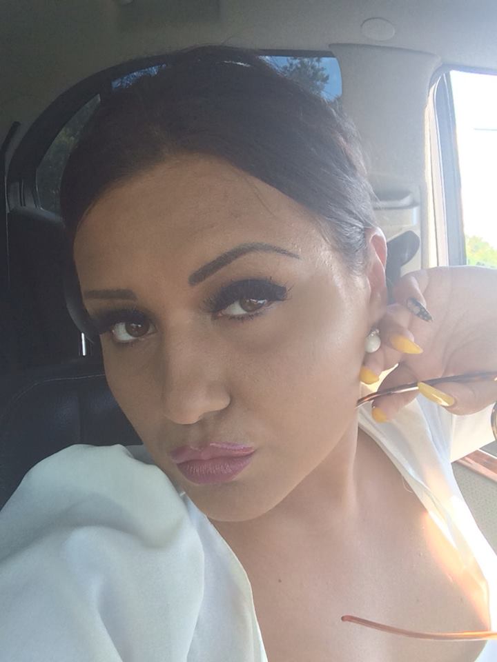 Bianca s-a fotografiat astazi la volanul masinii sale, cu cateva clipe inainte de a pleca spre Satu Mare