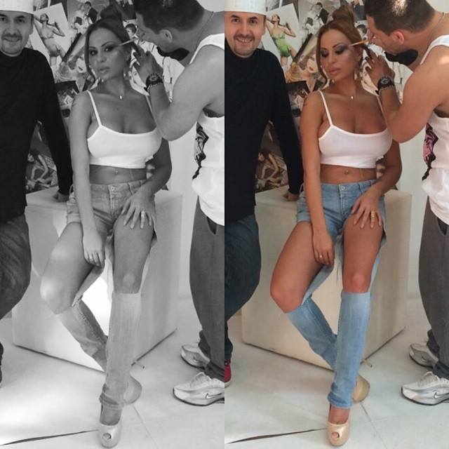 Blonda se lauda cu un bust impresionant