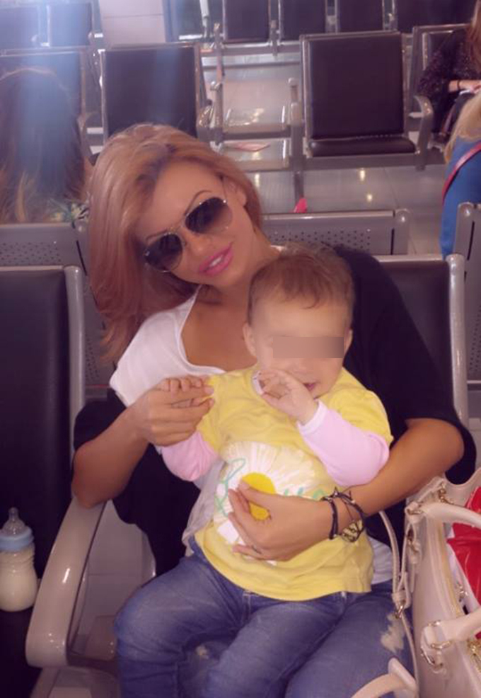 Ana Maria Mocanu s-a fotografiat cu un copil in brate si a marturisit ca abia asteapta sa devina mama
