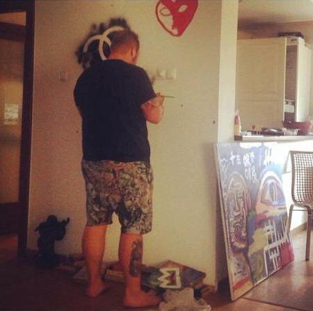 Dan Petrache picteaza pe oriunde apuca