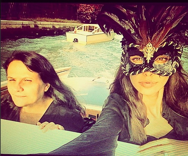 Madalina si-a luat mama in vacanta