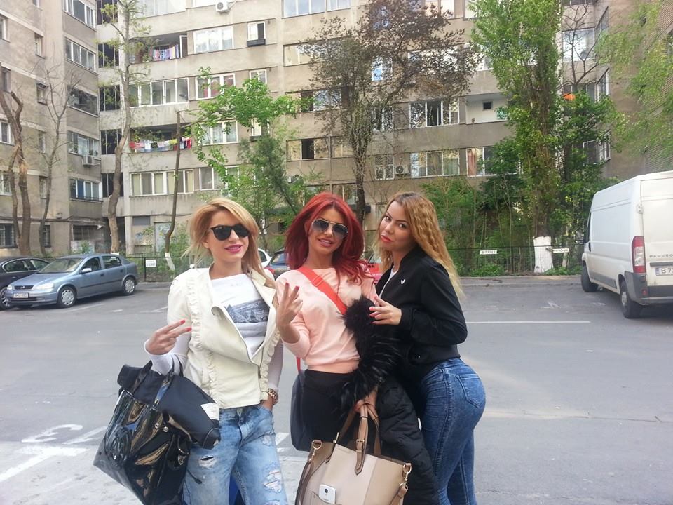 Ana Maria Mocanu, alaturi de sora ei si o prietena comuna