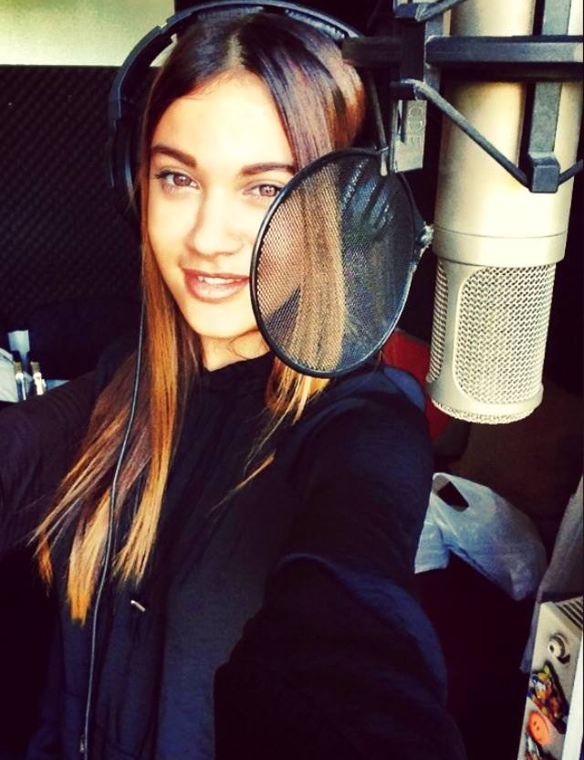 Betty a mostenit pe deplin talentul tatalui ei, iar acum se lanseaza in muzica