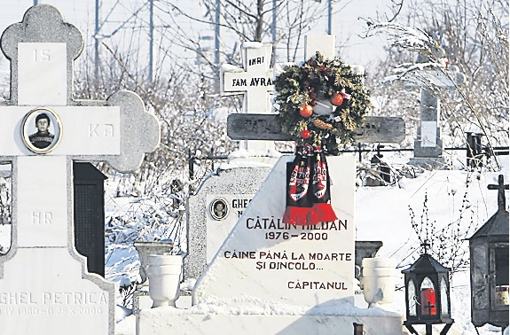 Tatal lui Catalin Haldan merge in fiecare zi la cimitir