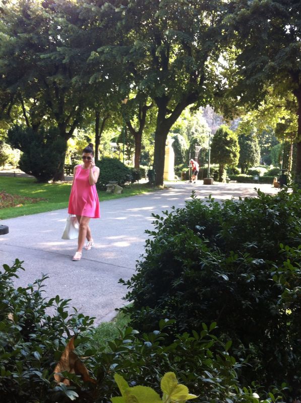 Claudia Ghitulescu a iesit in parc, pesemne sa-si puna ordine in ganduri