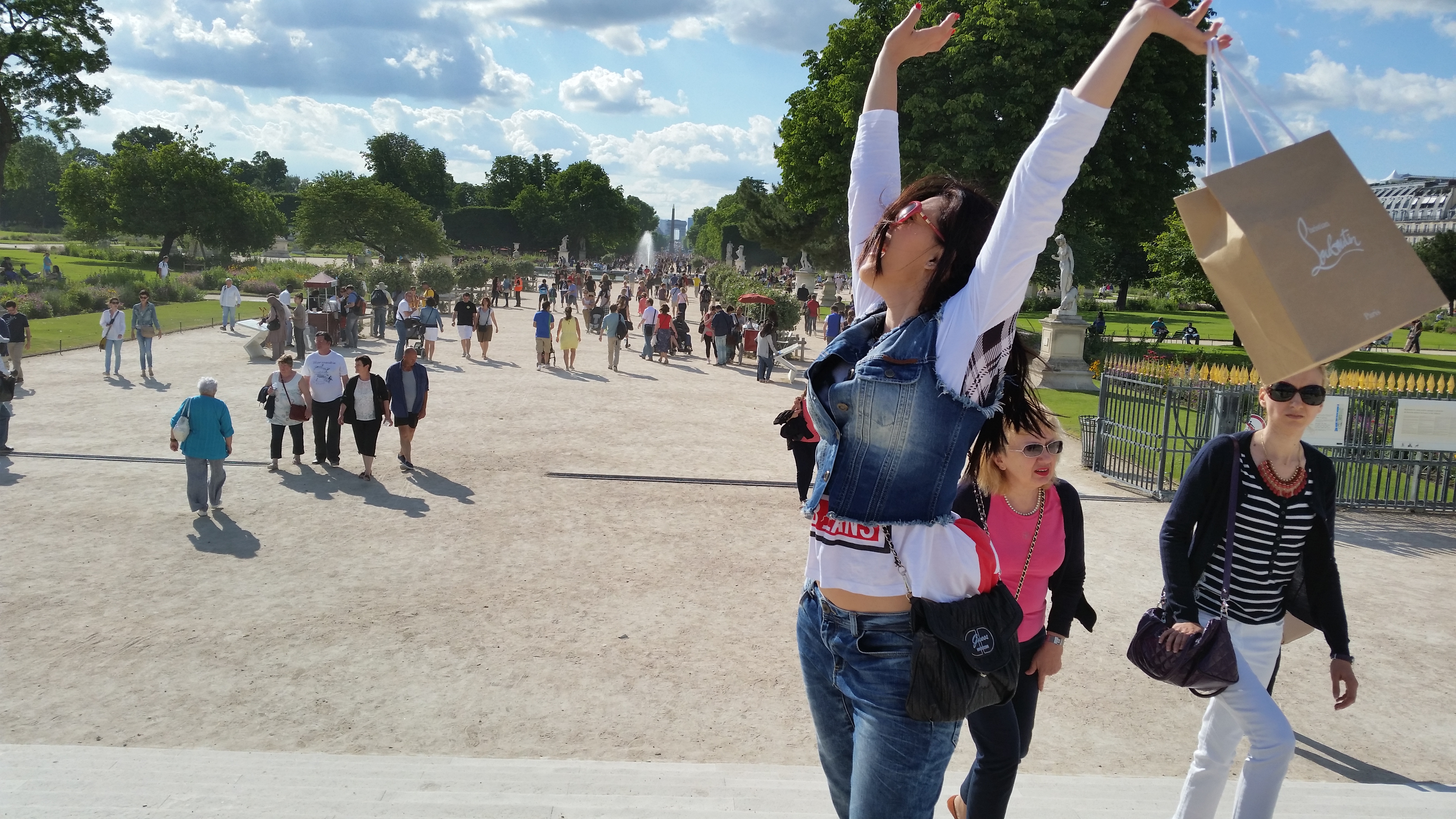 A stat ore-n sir la coada pentru o gentuta de 1000 de euro