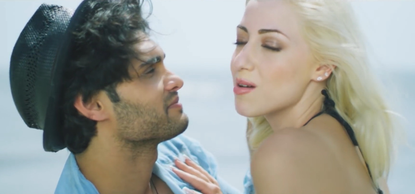 Producatorii videoclipului au cautat un barbat cu un aer misterios, iar romanul s-a incadrat profilului