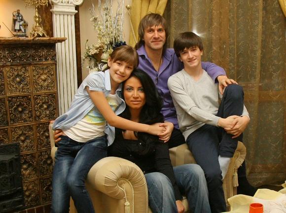 Fiul lui Alin Oprea a terminat scoala generala cu media 10