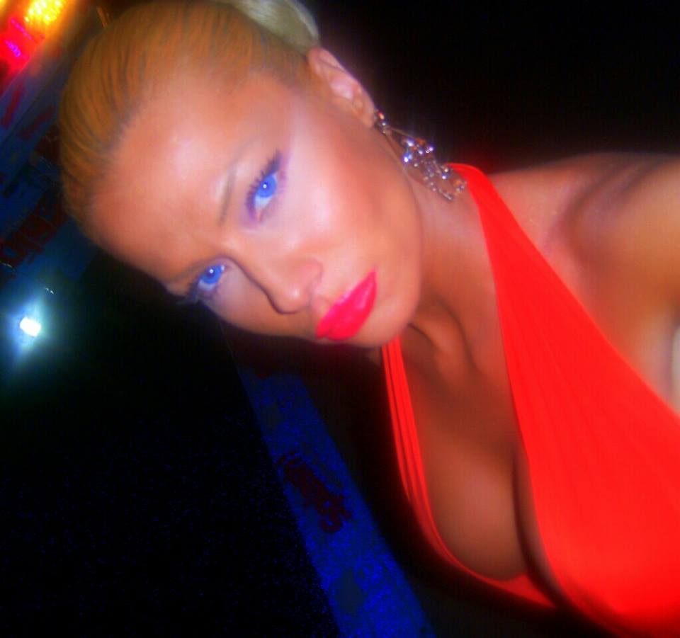 Eram obisnuiti sa o vedem poe Simona cu parul blond