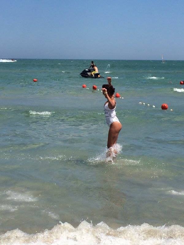 Andreea Popescu isi face de cap la malul marii, in compania iubitului