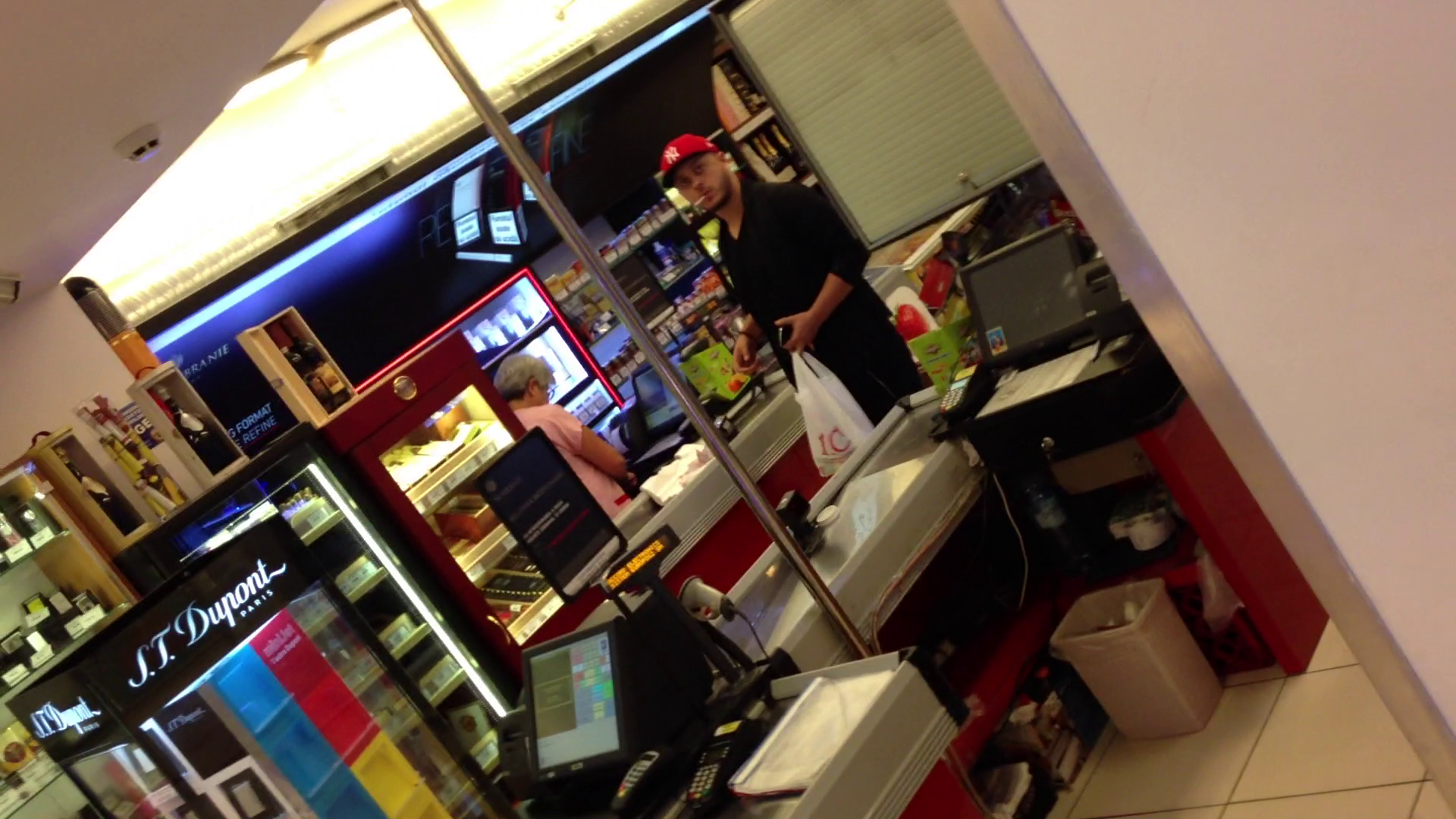 Gabi Badalau a iesit, la miez de noapte, la cumparaturi