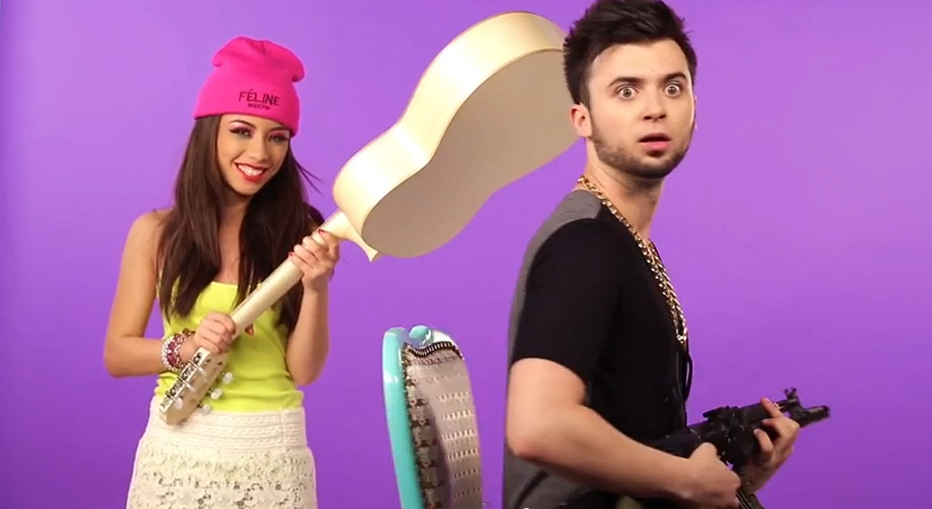 Noni este student la facultatea de actorie