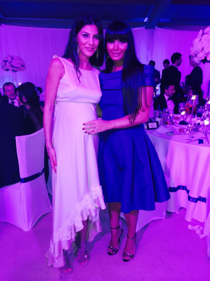 Elena Basescu, alaturi de designerul Paula Milea, care ii este prietena si este insarcinata