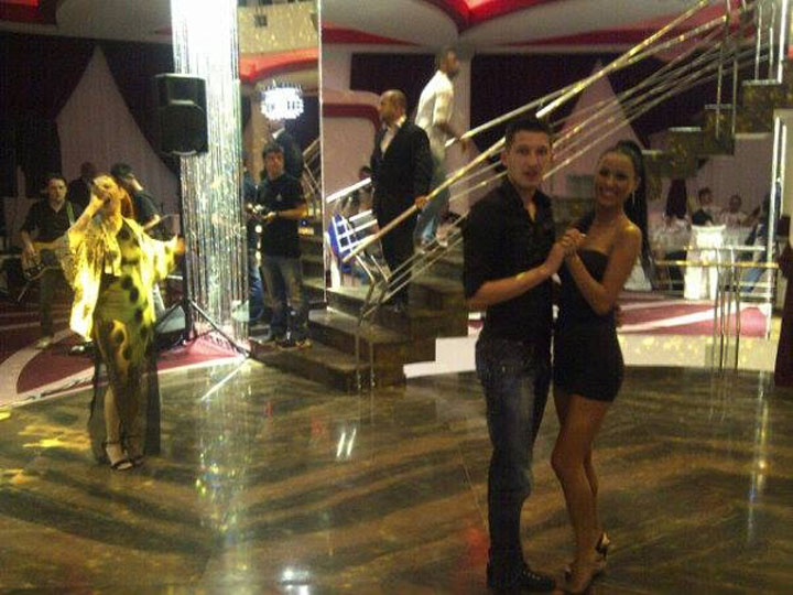 Nila vrea sa o ia cu el pe Daniela, in cazul in care ar pleca din tara