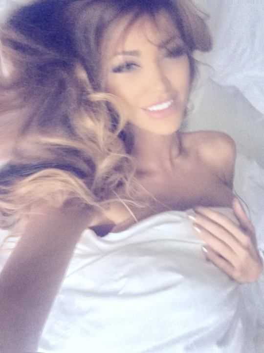 Bianca s-a fotografiat la cateva minute dupa ce s-a trezit si a postat fotografia pe internet