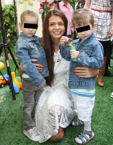 In perioada in care voia sa il ia acasa pe Alex, Monica petrecea destul de mult timp cu micutul si fiica ei