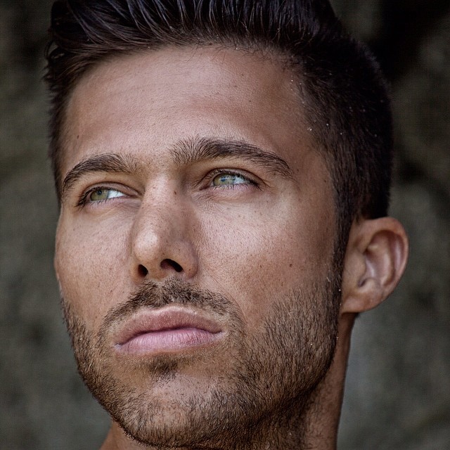 Adrian Bumbescu jr este unul dintre cei mai sexy manechini de la noi