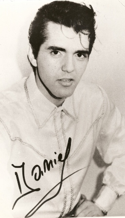 In tinerete, Iordachioaie era asemanat cu Elvis Presley.