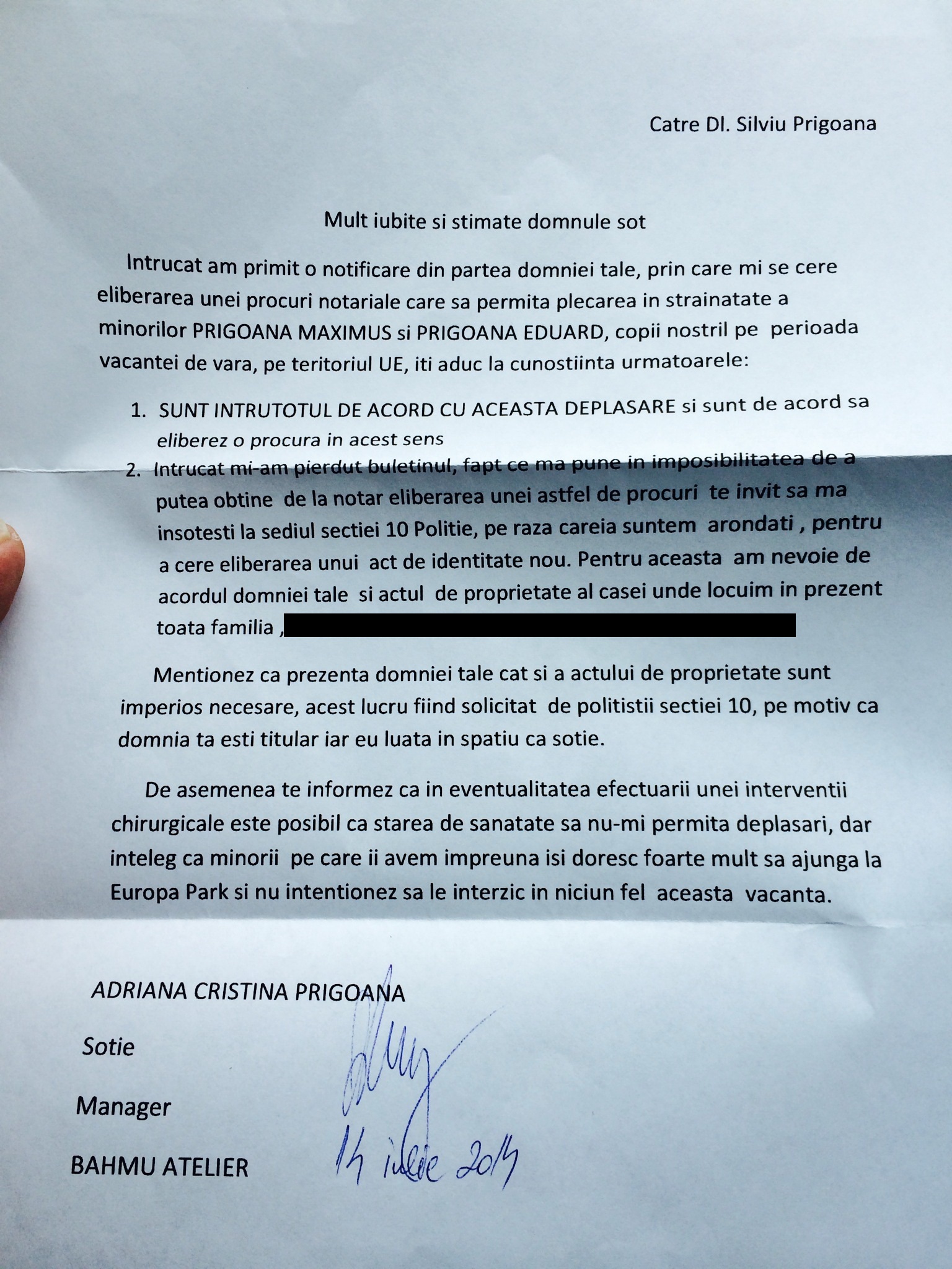 Cei doi soti se adreseaza unul altuia in termeni tandri, care nu reflecta deloc situatia tensionata din familie