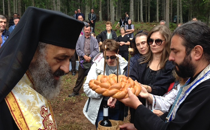 Romanita i-a facut parastasul de sase luni lui Adrian Iovan, exact in locul accidentului