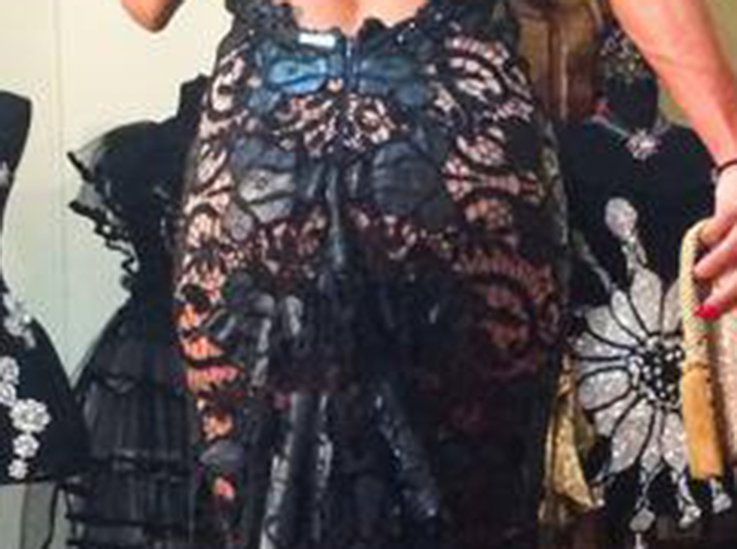 Vedeta a fost banuita ca nu poarta lenjerie intima, din cauza transparentelor tinutei