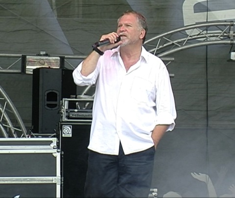 Antonio este foarte talentat si la cantat