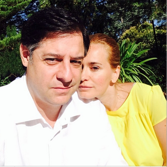 Andreea Esca s-a fotografiat alaturi de sotul ei, Alexandre Eram, intr-o dimineata cu soare