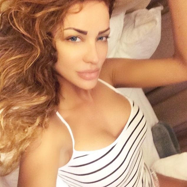 Blonda este la fel de frumoasa si fara niciun pic de machiaj