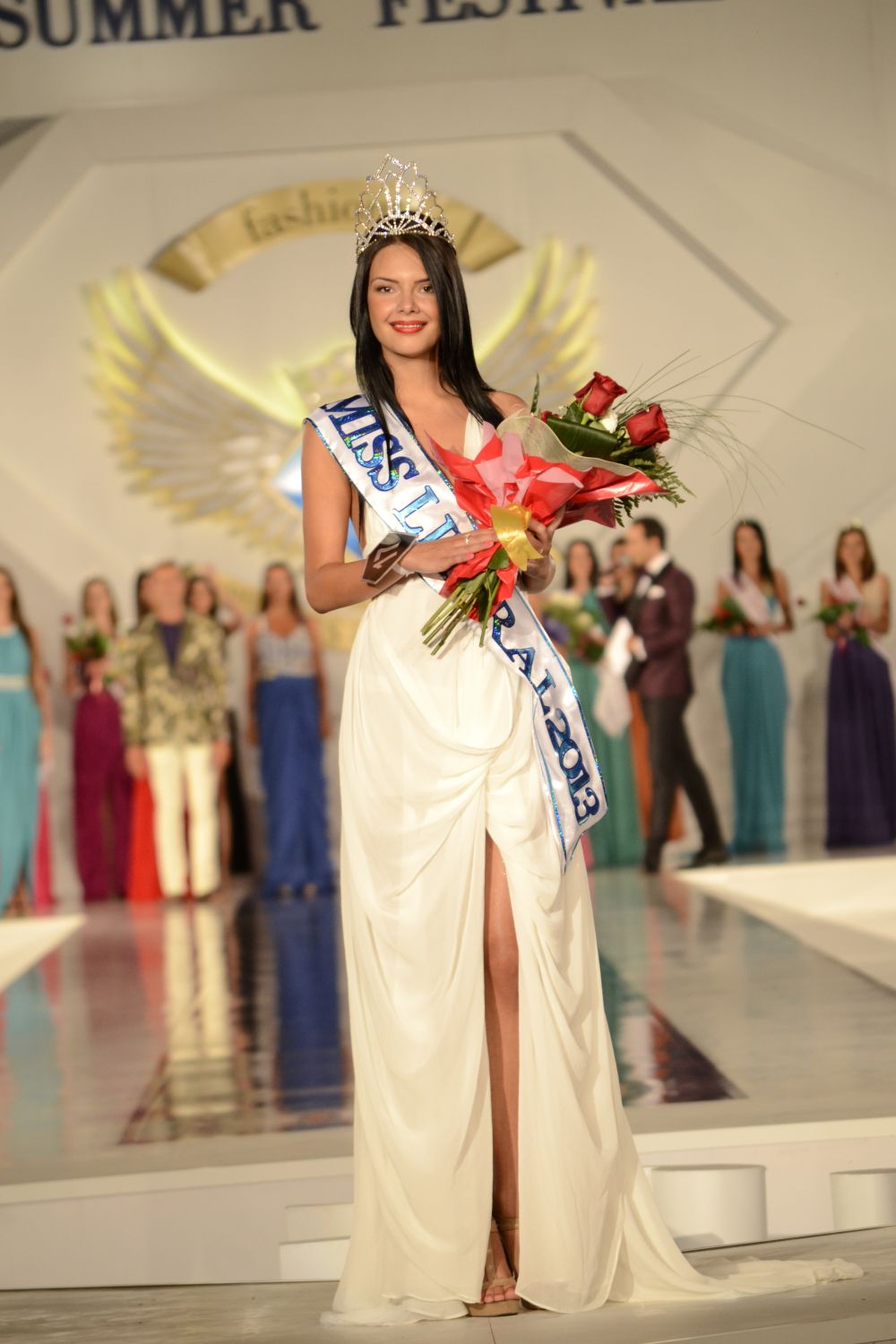 Andreea Giurea, Miss Litoral 2013, va inmana coronita castigatoarei de anul acesta
