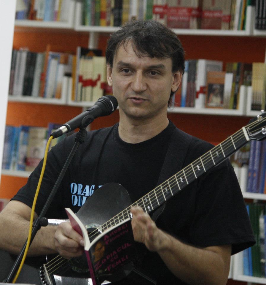 Andrei Paunescu este cel de-al doilea copil pe care Adrian Paunescu l-a avut cu sotia lui, Carmen foto: Facebook