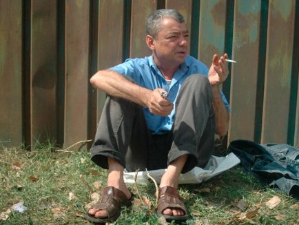 Ion Luciu locuieste la Bucuresti, intr-un apartament, iar acolo merge doar vara