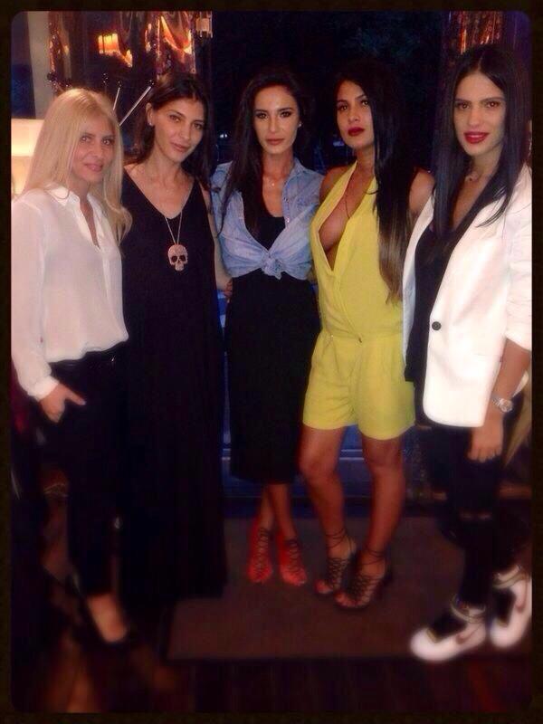 Dobre alaturi de prietenele ei