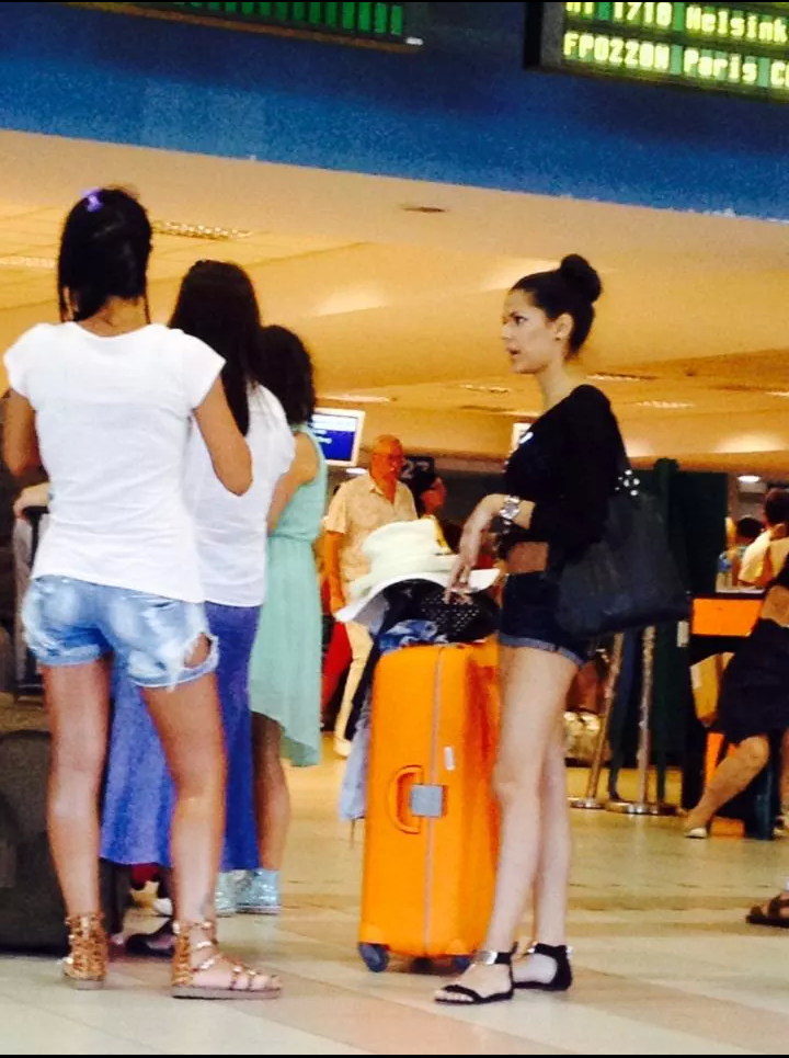 Iubita lui Fulgy (dreapta) a fost in vacanta cu toate familia