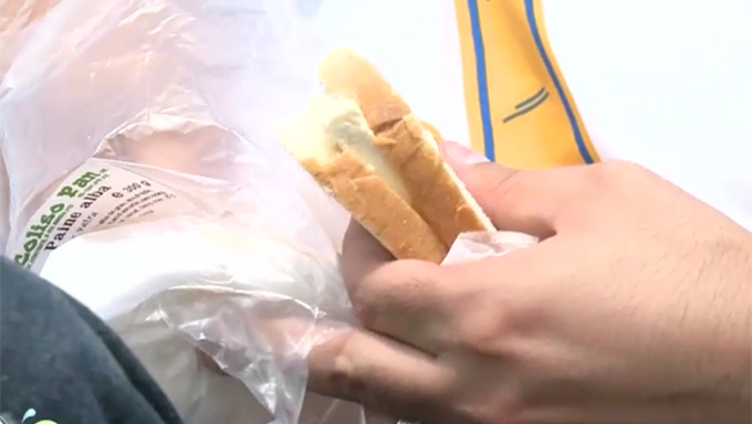 Fara bani de restaurant, Cabron a mancat sandvisuri de la pachet