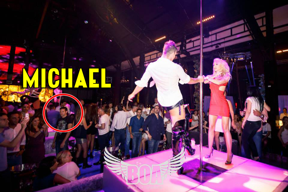 Andreea a dansat la bara chiar sub ochii iubitului ei