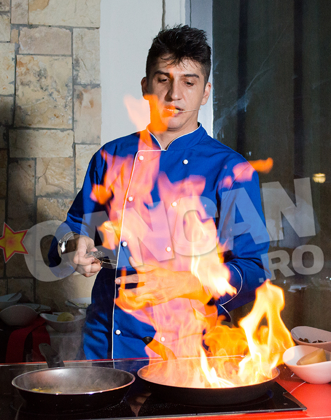 De fiecare data cand intra in bucatarie, Petru face un adevarat show culinar foto: Alexandru Ghita