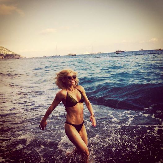 Lori a facut furori printre italieni cu silueta ei