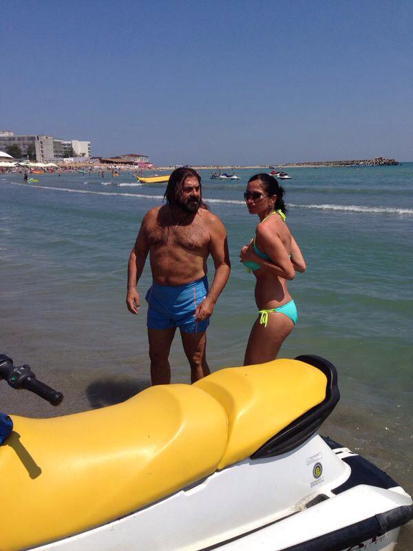 Gigi a avut in vara tot o iubita bruneta si tinerica